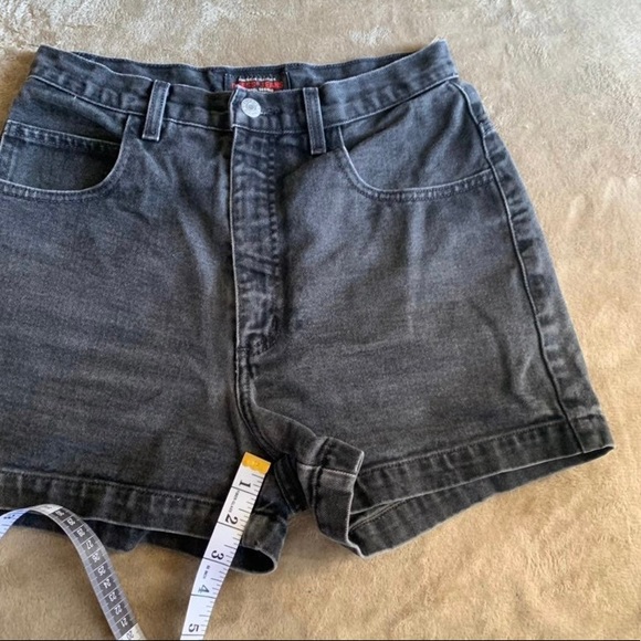 Guess Woman Shorts size small 4/6 - Picture 4 of 6